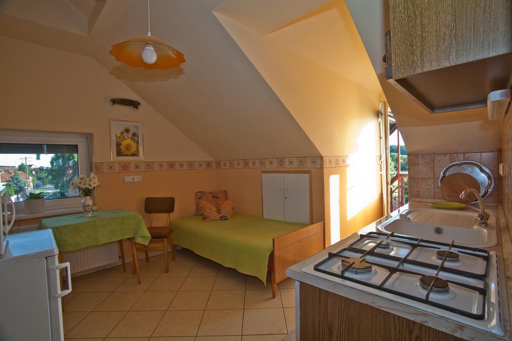 Margaret Apartman Egerszalók Habitación foto